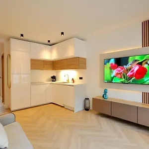 Appartement Monaco # Menton - 6 Persons - 2 Bedrooms - Full Renovated - Private Parking - Hypercenter - Clim - Beach And Sun, Menton