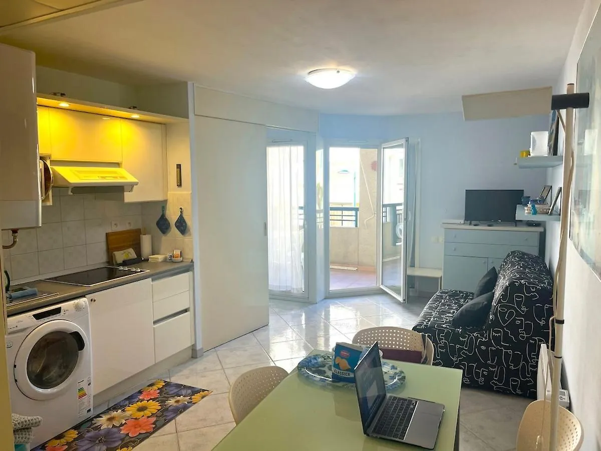 Menton Center 200 M From The Sea, Terrace And Garage Apartment