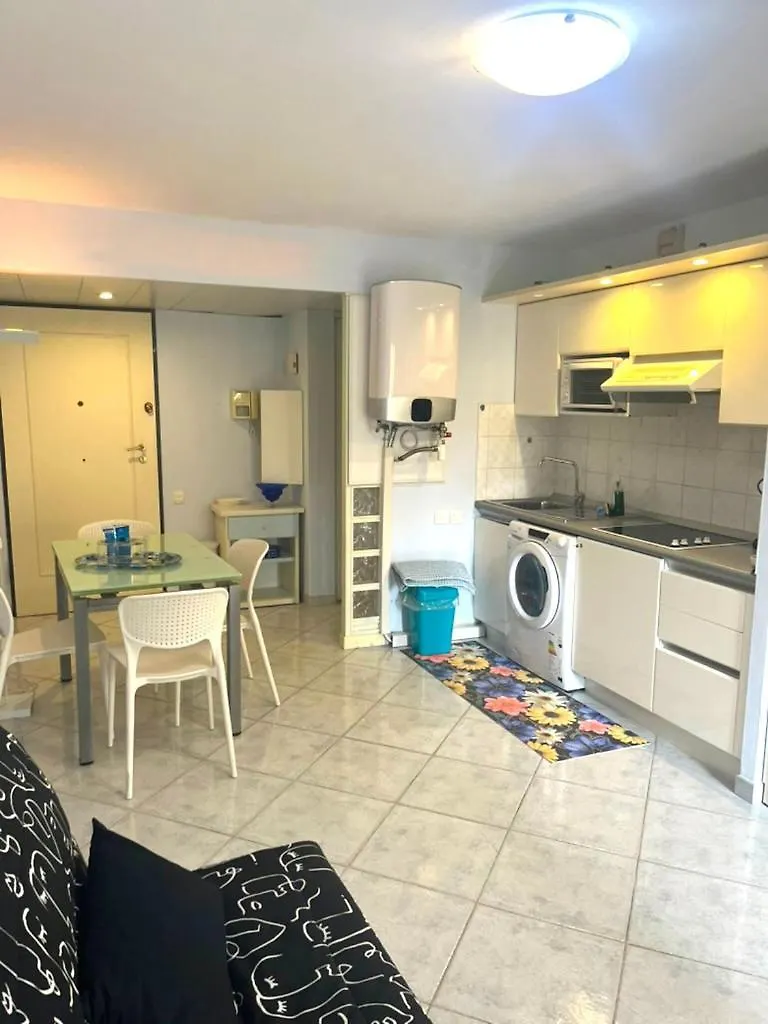 Menton Center 200 M From The Sea, Terrace And Garage Apartment